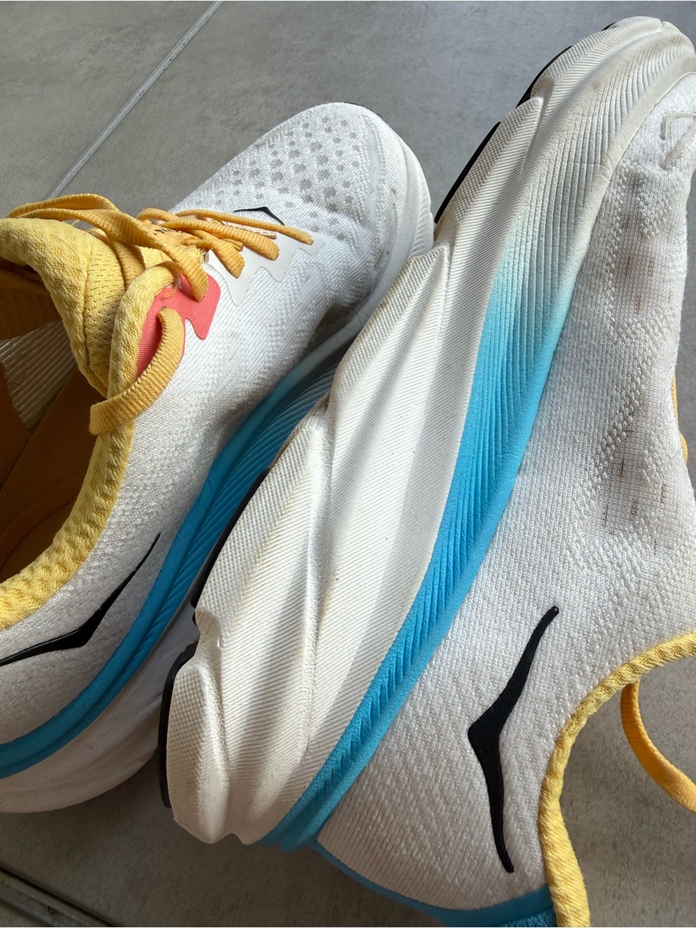 Hoka Clifton 9 Sneakers SZ 7.5 White blue Yellow Logo chunky - Picture 8 of 8